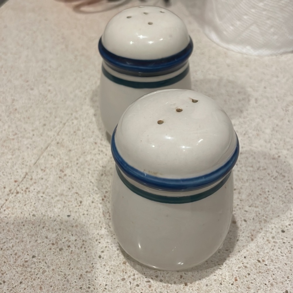 Salt & Pepper Shaker Set - Picture 3 of 7